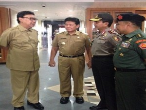 TNI dan Polri foto bersama dengan Mendagri.(potretkepri.com) 