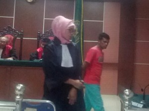 Thanaseelan (wn Malaysia) Terdakwa narkoba jenis Sabu , mengikuti sidang pemeriksaan terdakwa di PN Batam , pasa Kamis (14/4/16) foto (potretkepri.com)