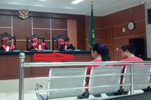 Terdakwa narkotika jenis sabu seberat 174,9 gram, Rolli dan Endang , dituntut 18 tahun penjara. foto / as (potretkepri.com)