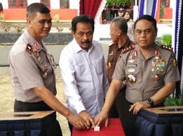 Komisaris Jenderal , Syafruddin , Gubernur Kepri , Nurdin Basirun(tengah kemeja putih) dan Kapolda Kepri , Brigjen Sambudi Gusdian. foto / ist . (potretkepri.com) 