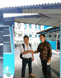 Ketua Dewan Pers ( Yosep Stanley Ady Prasetio).berjabat tangan dengan Pemred potretkepri.com. ( Amran Sihombing).