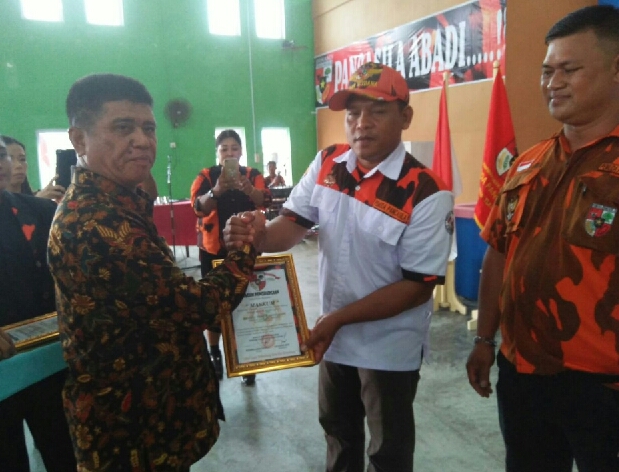 Bintan - penyerahan penghargaan PAC Pemuda Pancasila Se-Kabupaten Bintan di gedung Serba guna Kecamatan Teluk Sebong minggu (25/03/18)