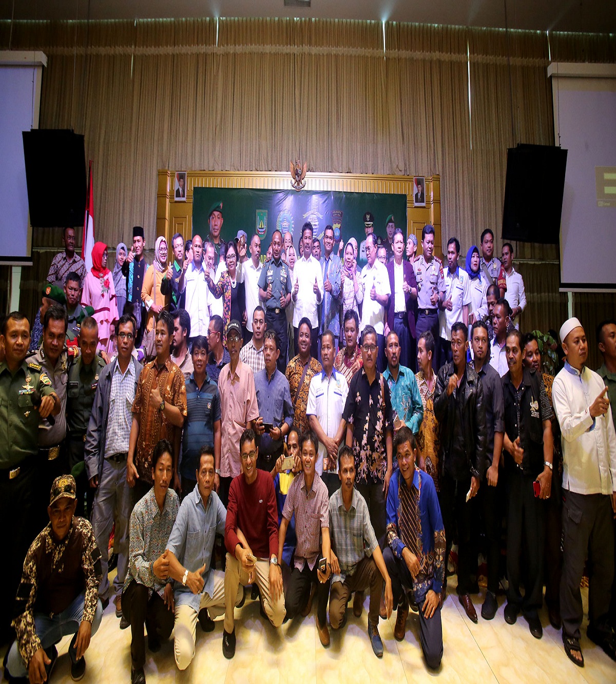 RT RW, Babinsa, Babinkamtibmas dan Lurah sekota Batam antusias mengikuti pembekalan.